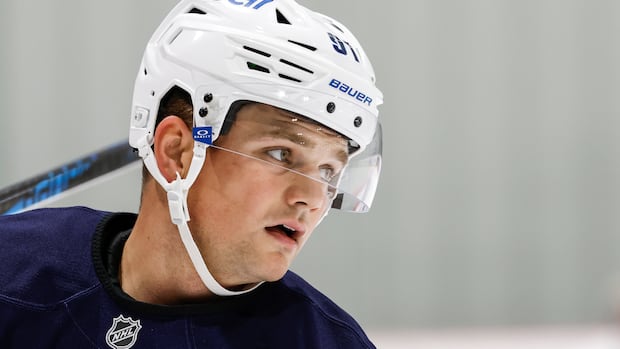 winnipeg-jets’-cole-perfetti-returns-to-ice,-scores-1st-goal-of-season-after-injury