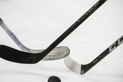 cb.-high-school-hockey:-riverview,-memorial-claim-victories-in-rare-sunday-night-doubleheader