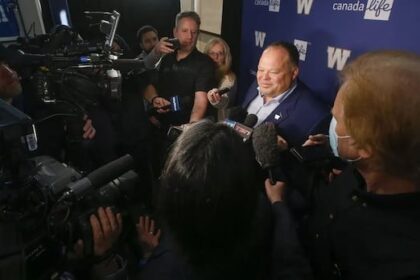 blue-bombers-president/ceo-wade-miller-receives-commissioners-award