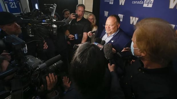 blue-bombers-president/ceo-wade-miller-receives-commissioners-award