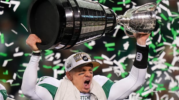 roughriders-force-late-goal-line-fumble,-beat-alouettes-for-5th-grey-cup-title