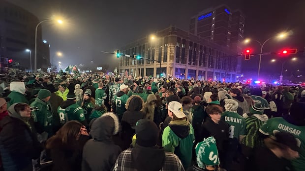 fans-flood-downtown-regina-after-roughriders-win-grey-cup