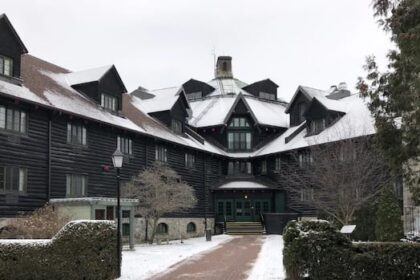 chateau-montebello-sale-now-in-the-hands-of-accounting-firm