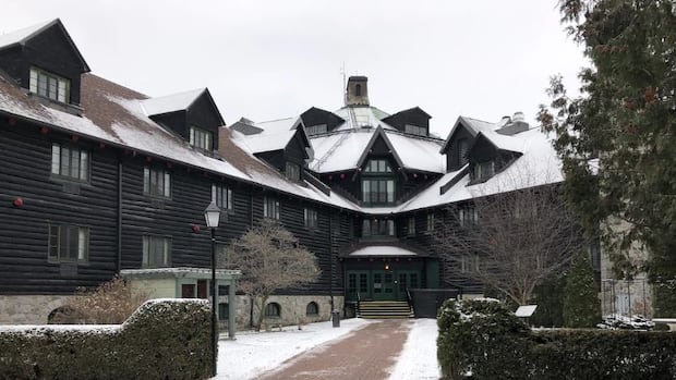 chateau-montebello-sale-now-in-the-hands-of-accounting-firm