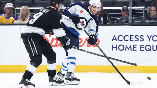winnipeg-jets-sign-captain-adam-lowry-to-5-year,-$25m-contact-extension