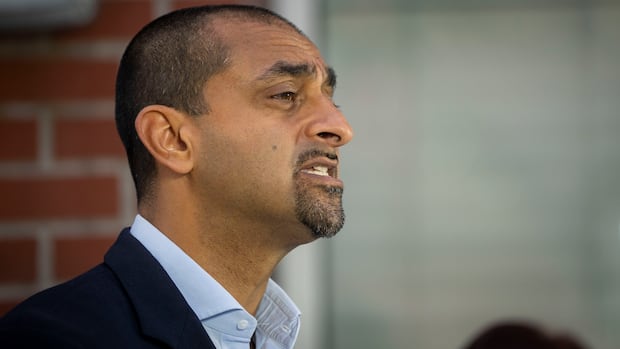 ending-tanker-ban-risks-billions,-bc.-minister-says,-as-pipeline-talks-heat-up