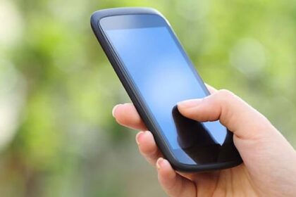 teen-girl-charged-after-winnipeg-police-say-she-stabbed-man-who-sold-her-a-cellphone