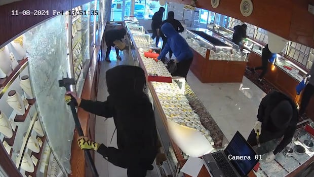 what’s-behind-the-spike-in-jewelry-store-smash-and-grabs-in-ontario