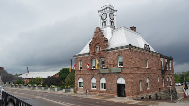 pembroke-and-area-residents-asked-to-save-water-after-watermain-break