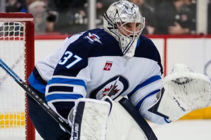 winnipeg-jets-goalie-connor-hellebuyck-out-at-least-a-month-for-knee-surgery