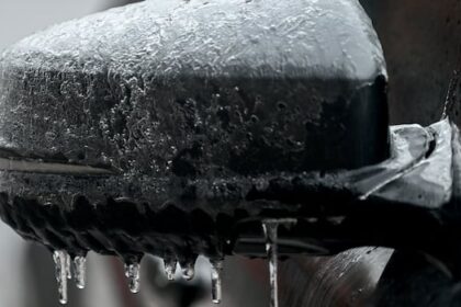 freezing-rain-friday-made-highways-like-‘driving-on-a-skating-rink’