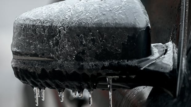 freezing-rain-friday-made-highways-like-‘driving-on-a-skating-rink’