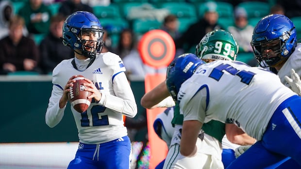 montreal-carabins-defeat-saskatchewan-huskies-to-win-2nd-vanier-cup-in-3-years