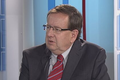 senators-call-on-prime-minister-to-ban-advertising-for-sports-betting