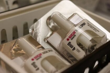 experts,-politicians-are-pushing-for-widespread-free-nasal-naloxone-so-why-doesnt-bc.-have-it?