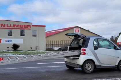 long-ladder,-tiny-car-not-so-smart,-police-say