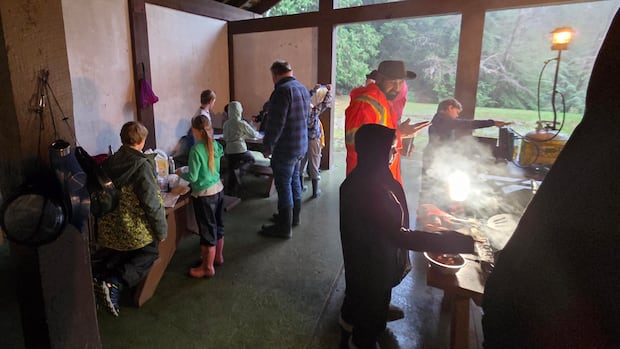 cub-scout-group-comes-to-the-aid-of-3-unprepared-hikers-in-bc.’s-golden-ears-provincial-park