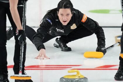 playoff-bound-kerri-einarson-remains-undefeated-at-canadian-curling-trials