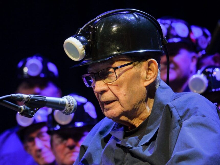 final-bow-for-‘big-jim’-maclellan-with-the-men-of-the-deeps