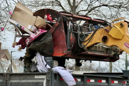 city-crews-begin-clearing-out-west-broadway-homeless-encampment