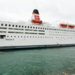 2nd-floating-hotel-arrives-to-house-lng-workers-near-squamish,-bc.