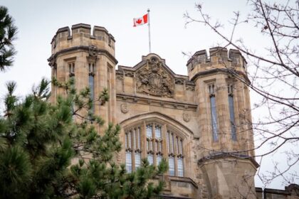 government-demanding-public-servants-reimburse-years-old-phoenix-overpayments