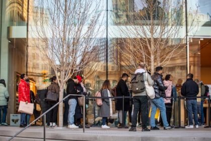 ‘tis-the-season-for-holiday-shopping.-but-are-canadian-products-on-the-list?