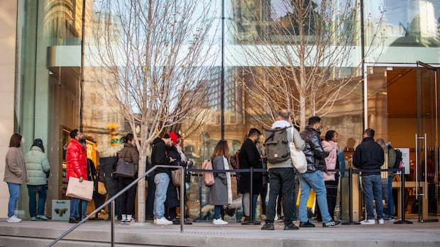 ‘tis-the-season-for-holiday-shopping.-but-are-canadian-products-on-the-list?