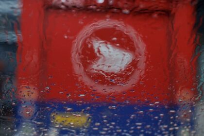 can-canadians-still-trust-canada-post-with-holiday-mail-after-months-of-strikes?