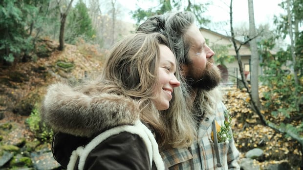 they-had-only-hours-to-plan-their-wedding-a-group-of-strangers-in-nelson,-bc.,-made-it-happen