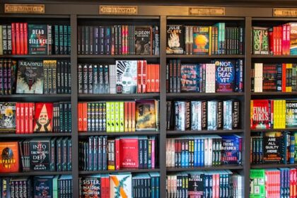from-love-stories-to-horror:-the-rise-of-themed-bookstores