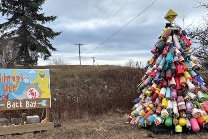 nb.-fishing-community-pays-tribute-to-loved-ones-through-christmas-tree-hung-with-buoys