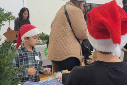 dartmouth-holiday-market-gives-children-the-chance-to-sell-their-crafts.
