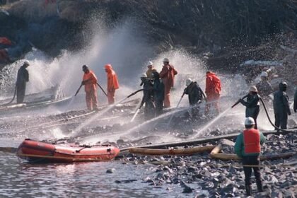 why-the-disastrous-1989-exxon-valdez-oil-spill-looms-large-over-northern-pipeline-debate