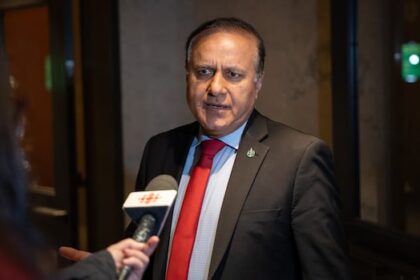 as-return-to-office-rumours-swirl,-federal-unions-demand-answers