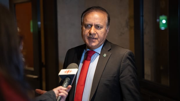 as-return-to-office-rumours-swirl,-federal-unions-demand-answers