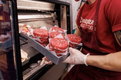 family-of-four-could-pay-$1,000-more-for-groceries-in-2026,-report-warns