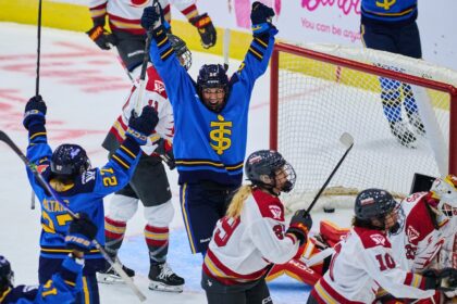 natalie-spooner-lifts-sceptres-over-charge