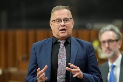 government-says-it’s-working-on-long-term-fix-for-cra-as-‘band-aid’-plan-wraps