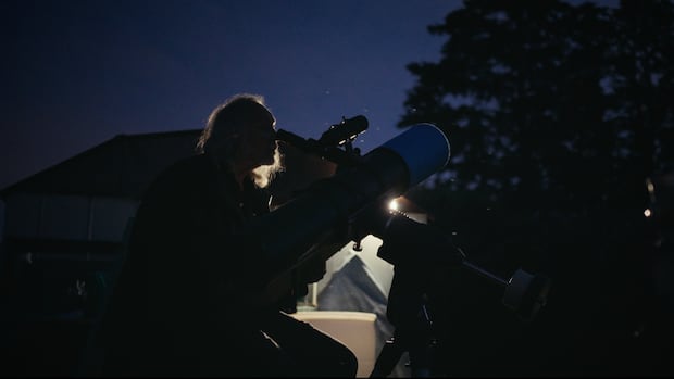 ‘love-letter’-to-dark-skies-shares-wonder-of-the-stars,-warns-of-dangers-of-light-pollution