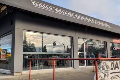 ‘people-are-scared’:-security-footage-shows-suspect-setting-fire-to-sechelt,-bc.,-coffee-shop