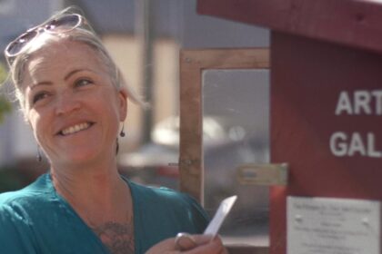 why-this-artist-started-an-art-gallery-on-her-front-lawn