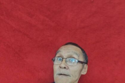 pond-inlet-man-clears-streets-for-free