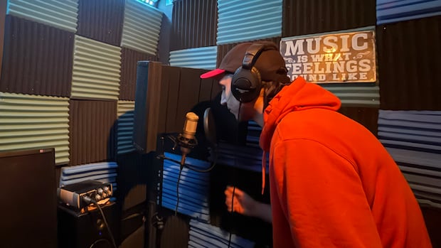 it-wasn’t-easy:-lnu-rapper-shares-what-it-was-like-growing-up-in-nl.