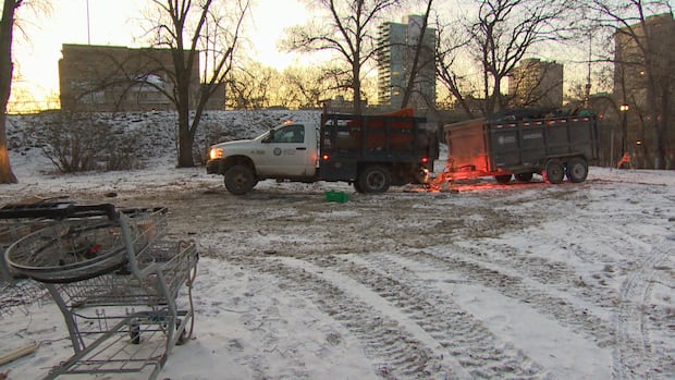 some-winnipeg-encampment-residents-say-they-aren’t-being-offered-housing-as-camps-taken-down