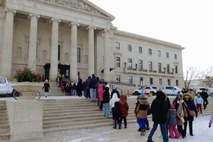 manitobans-line-up-in-cold-to-meet-mlas-and-tour-legislature-at-open-house-event