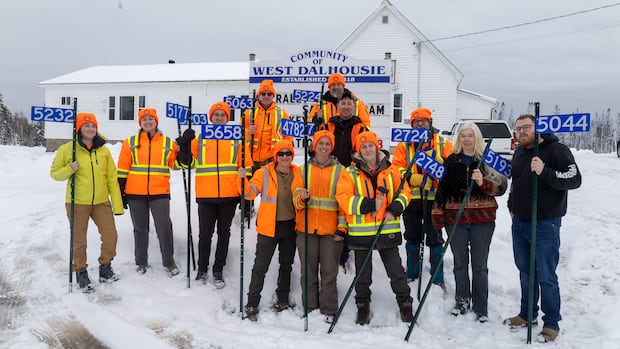 dozens-of-west-dalhousie-properties-receive-new-civic-signs-through-community-initiative