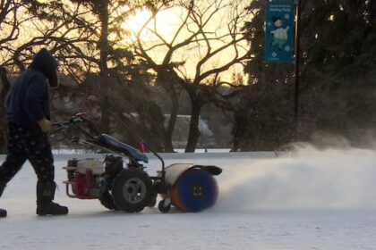 volunteers-share-skills,-techniques-behind-building-outdoor-community-rinks-in-saskatoon