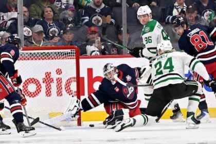 robertson,-rantanen-lead-streaking-stars-past-sputtering-jets