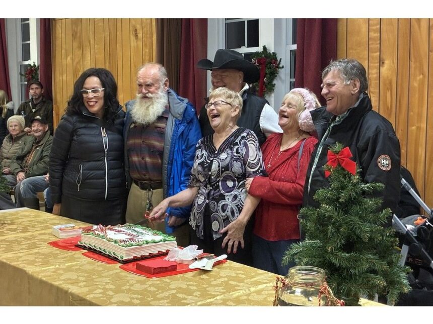 in-photos:-village-of-hopewell-celebrates-the-holiday-season